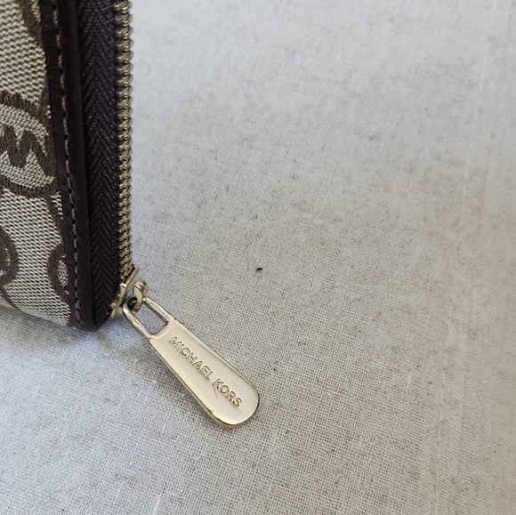 Authentic MK wallet - Picture 4 of 4